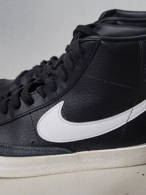 NIKE BLAZER 77 MID VINTAGE SIZE 7.5